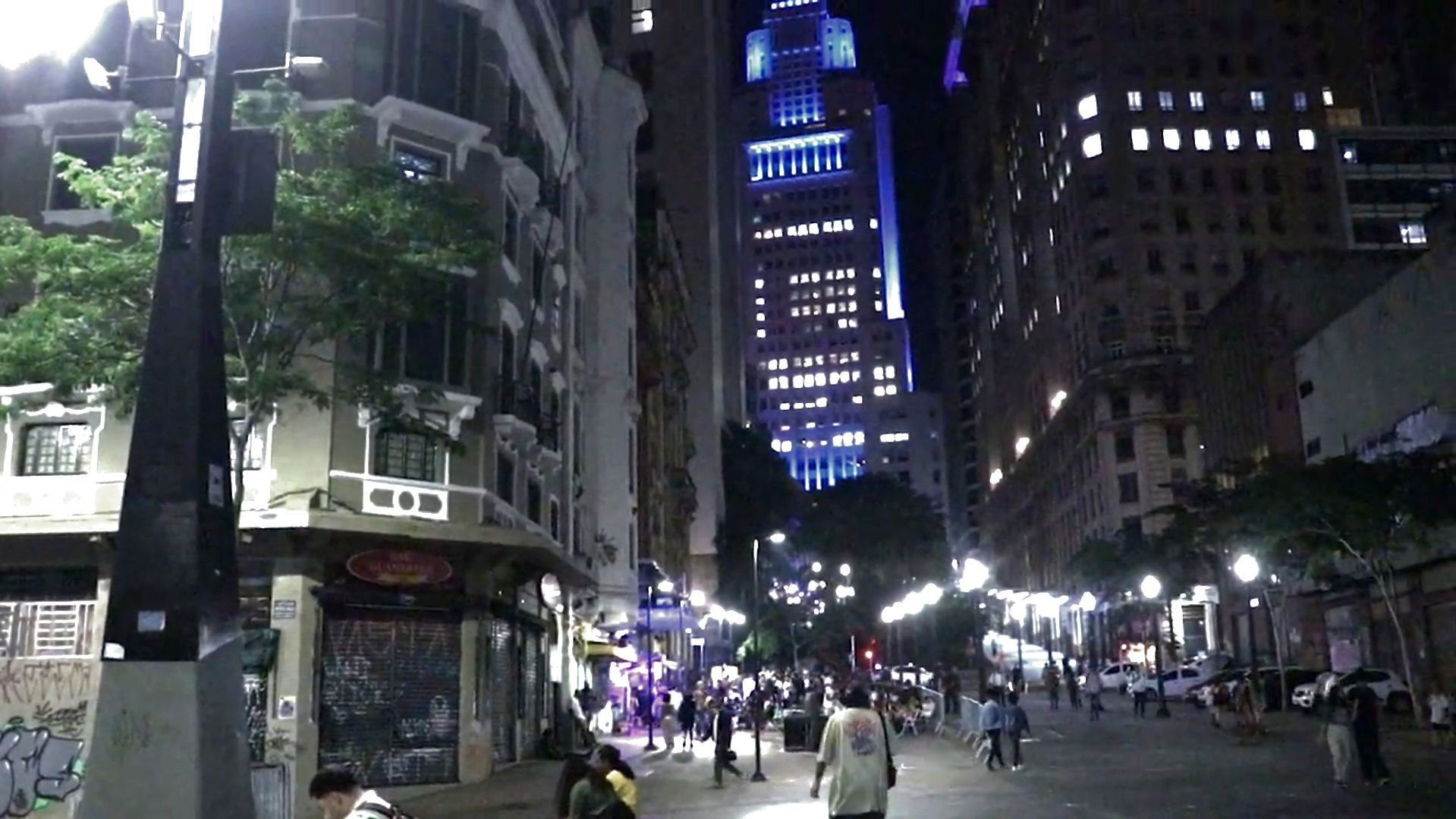 Conexões da Noite: Moda e Subcultura Paulistana