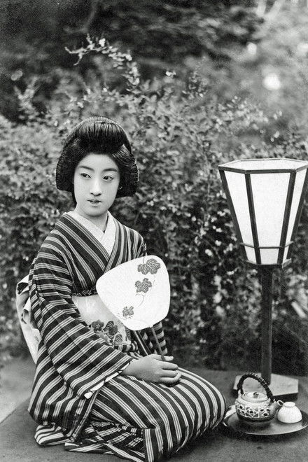 Danseuses japonaises : la danse des ombrelles