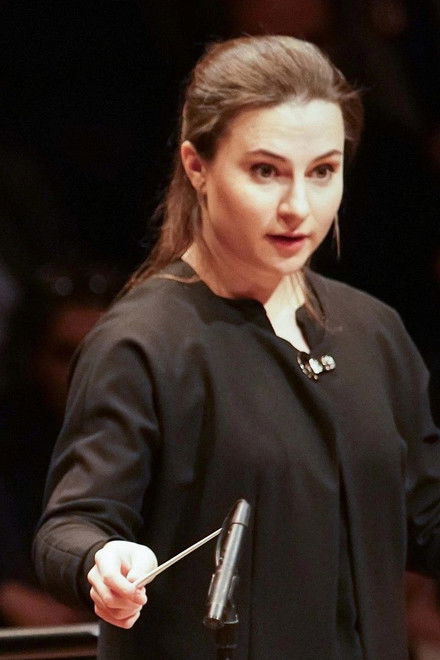 Liubov Nosova conducts the Paris Mozart Orchestra @ La Maestra 2024